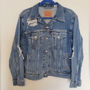 M- Levi's Distressed Ex-Boyfriend Trucker Jacket